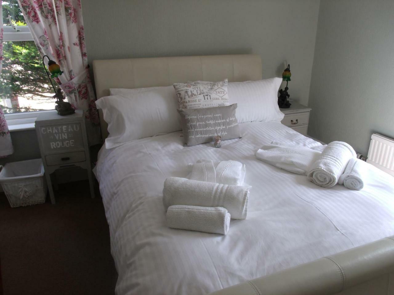 Hooray Henrys Bed & Breakfast Sheringham Exterior photo
